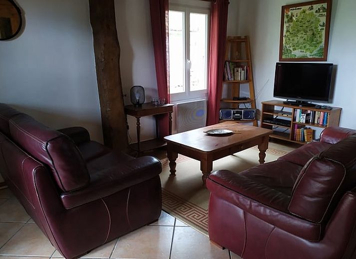 Ontspan bij het zwembad van Vakantiehuis in Monflanquin, gelegen in het schilderachtige Aquitaine, Frankrijk.