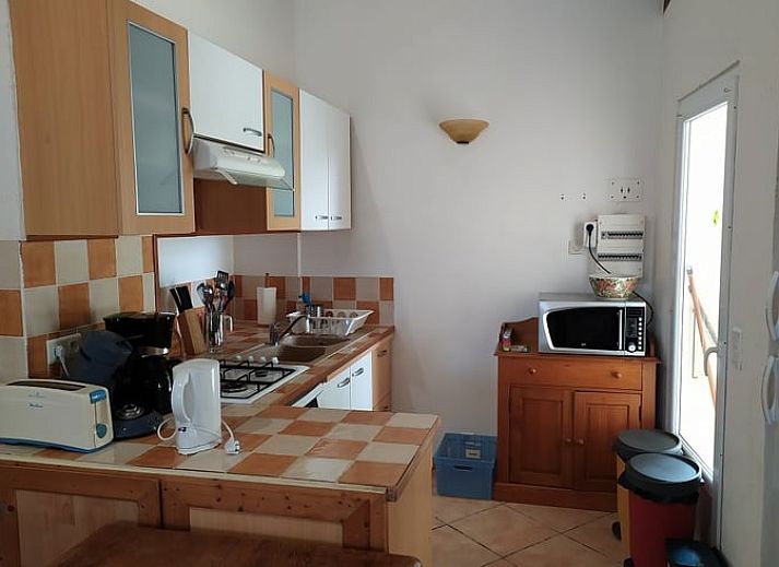 Ontspan bij het zwembad van Vakantiehuis in Monflanquin, gelegen in het schilderachtige Aquitaine, Frankrijk.