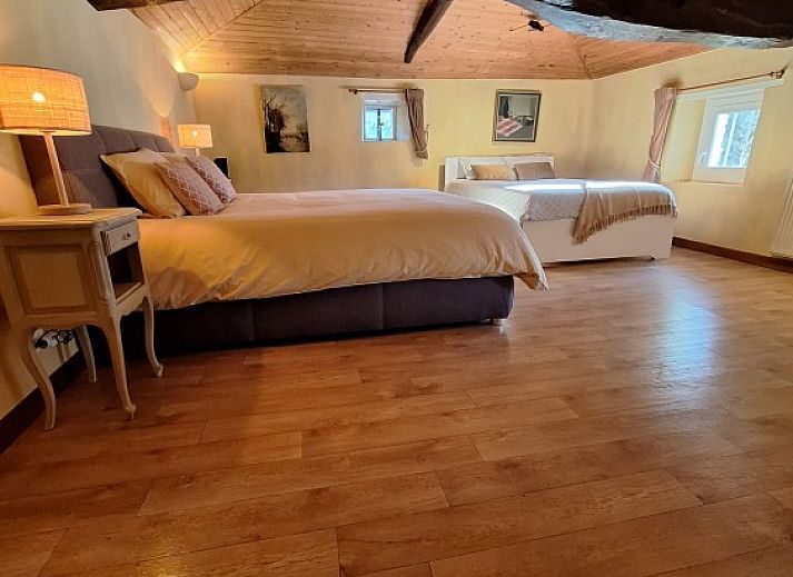 Ontdek Maison 'La Rapiette', een charmant vakantiehuis in het groene Payroux, Poitou-Charentes, Frankrijk, omgeven door natuur.