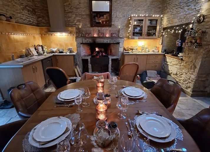 Ontdek Maison 'La Rapiette', een charmant vakantiehuis in het groene Payroux, Poitou-Charentes, Frankrijk, omgeven door natuur.