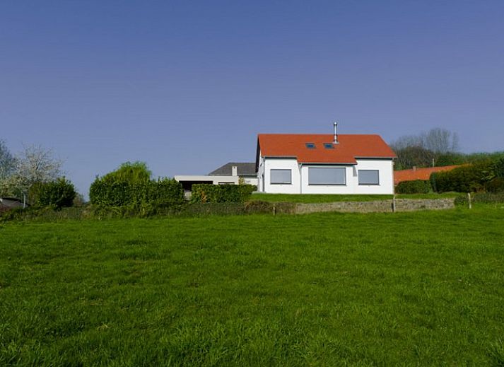 Mont d'Amis vacation home in Ellezelles, Belgium with green surroundings and modern architecture.
