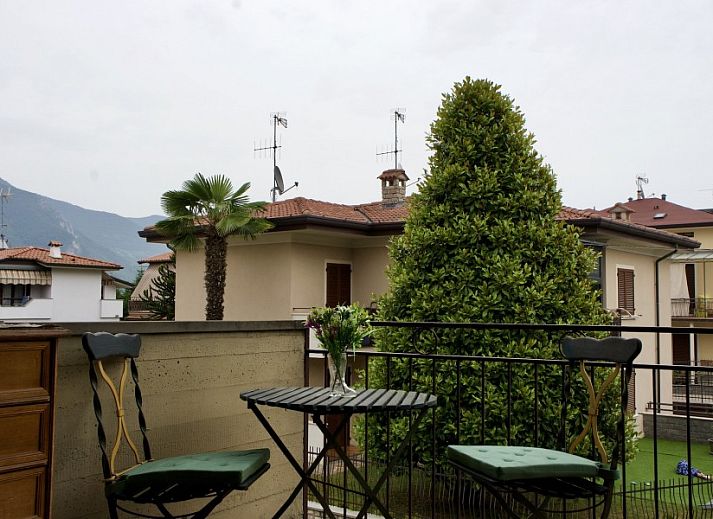 Geniet van het adembenemende uitzicht op het Iseomeer vanuit La Palazzina Paratico, een prachtig appartement aan de Italiaanse meren.