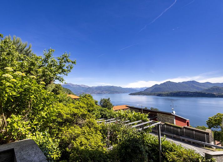 Guest house 08915001 - Apartment Italian Lakes - Appartement Il Gianlupo Azzurro