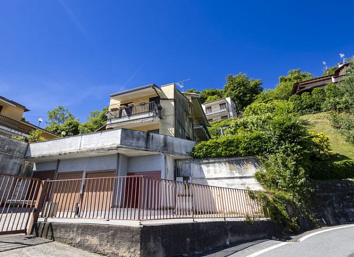 Guest house 08915001 - Apartment Italian Lakes - Appartement Il Gianlupo Azzurro