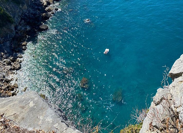 Campingchalet 328 in Ligurie biedt een prachtig zwembad met uitzicht op de bergen, ideaal voor ontspanning in de natuur van Cinque Terre.