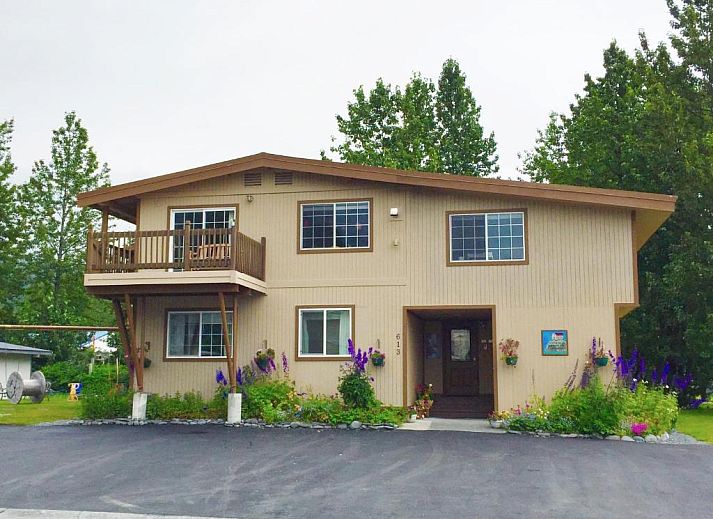 Guest house 1026302 • Bed and Breakfast Alaska • House on the Rock B&B 