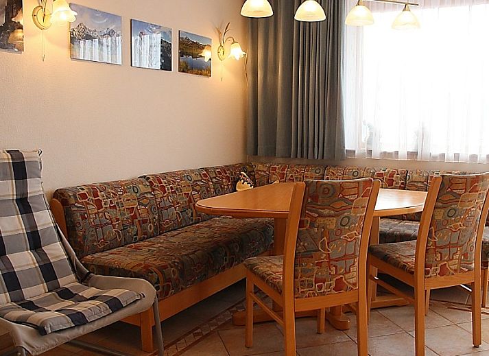 Appartement Mariandl in Hopfgarten im Brixental, Tirol, biedt een charmant uitzicht op de groene omgeving en bergen.