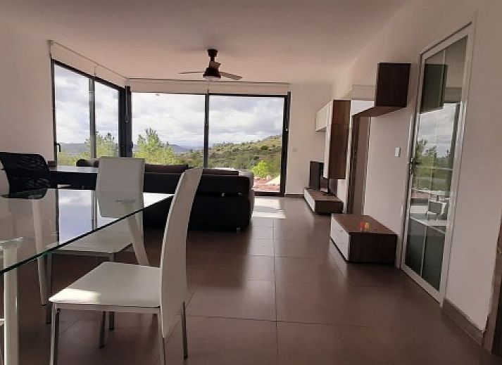 Geniet van de serene omgeving van Casa da Alfarobeira, een vakantiehuis met zwembad in Sao Bartolomeu de Messines, Algarve.