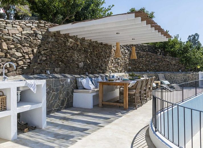 Geniet van het privezwembad met panoramisch zeezicht bij The View, een vakantiehuis in Sayalonga, Andalusie, Spanje.