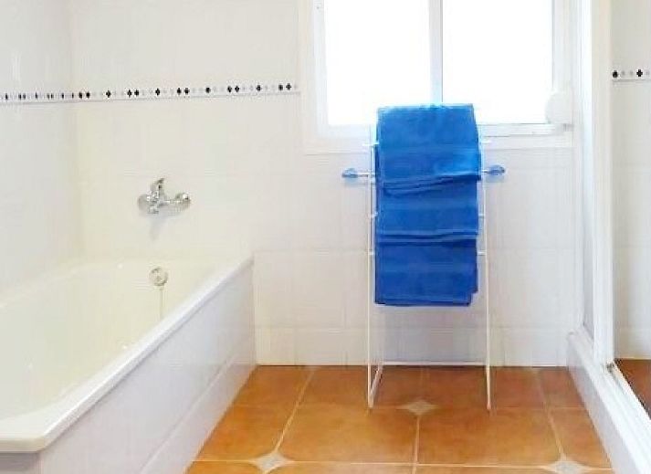 Geniet van het panoramisch uitzicht vanaf het terras van Casa Milvan, een vakantiehuis in Competa, Andalusie, Spanje.