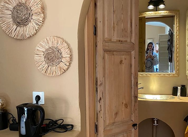 Gezellige slaapkamer in Vakantiehuis in Sedella, Andalusie. Comfort en stijl in een charmant bed and breakfast in Spanje.