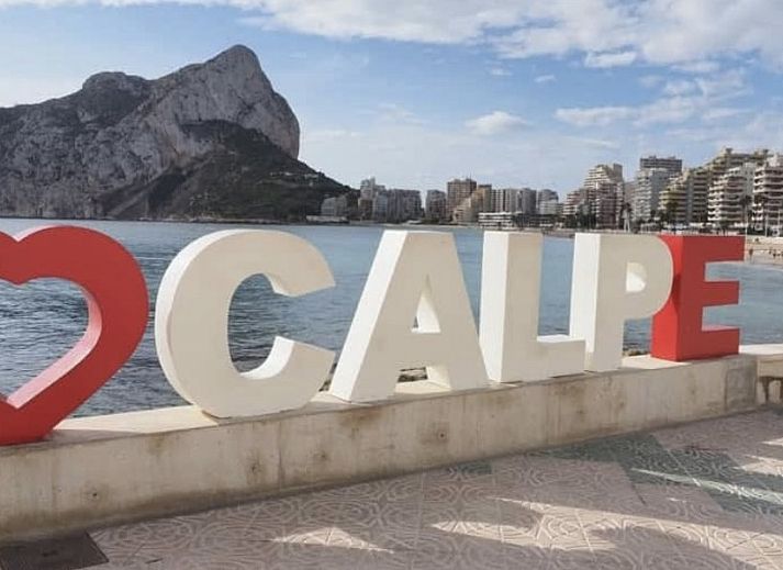 Uitzicht vanaf Appartement Xenia in Calpe met zee en bergen, Costa Blanca, Spanje.