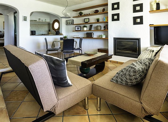 Gezellige woonkamer van Casa Asombrosa, bed and breakfast in Javea, met prachtig uitzicht over de Costa Blanca.