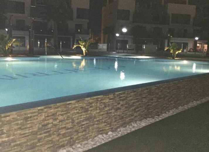 Geniet van Casa Georgio - oasis Beach in Guardamar del Segura, Costa Blanca, met een prachtig zwembad en moderne appartementen.