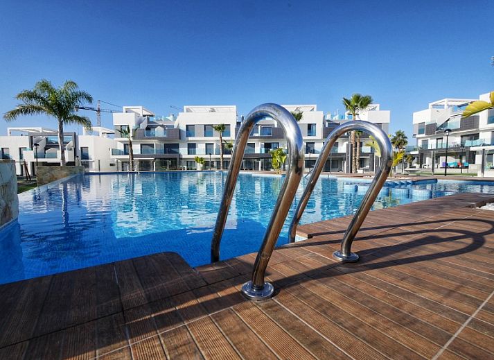 Moderne woonkamer in Casa Georgio - oasis Beach appartement, Guardamar del Segura, Costa Blanca, Spanje.
