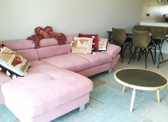 Geniet van luxe in Oasis Beach X 106, een modern appartement in Guardamar del Segura, Costa Blanca met prachtig zwembaduitzicht.