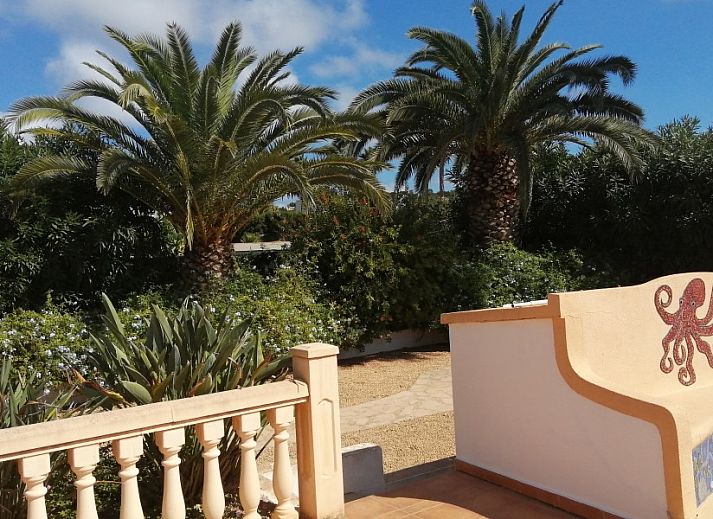 Villa Esmeralda in Javea, Costa Blanca biedt een luxe vakantiehuis met zwembad en terras voor ultiem ontspannen.