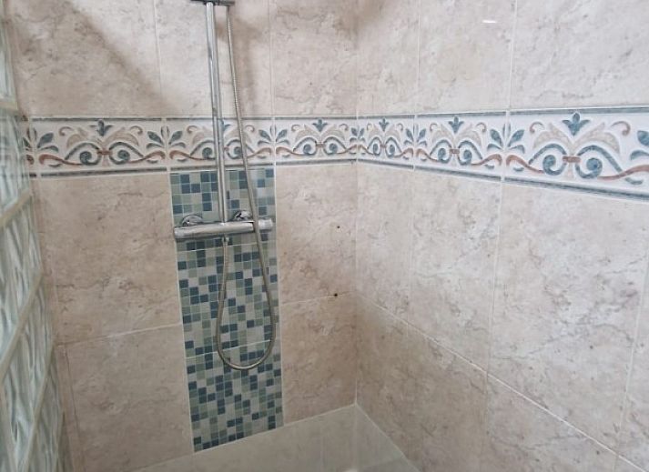 Verken het charmante terras van Casa Calmate, een vakantiehuis in Ciudad Quesada, Costa Blanca, Spanje.