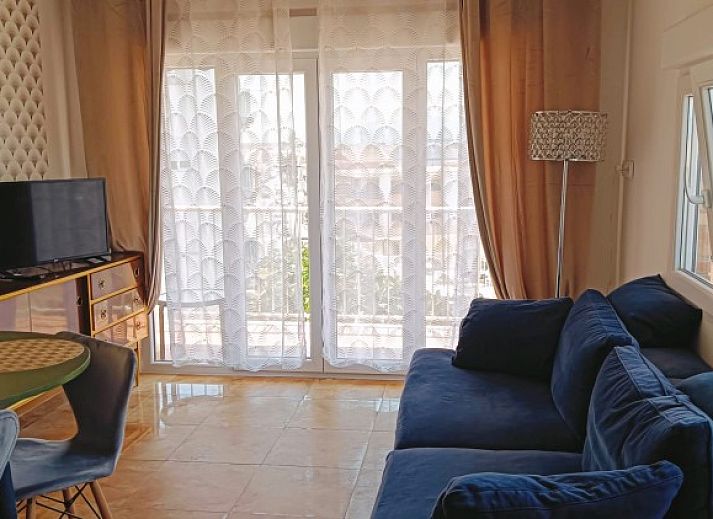 Geniet van een zonsondergang op het terras van Sunny Balcony appartement in Oliva, Costa Blanca, met uitzicht op de omgeving.