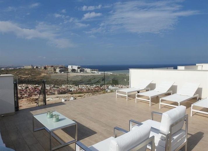 Geniet van het panoramische uitzicht vanaf het terras van Aguamarina appartement in Gran Alacant, Costa Blanca.