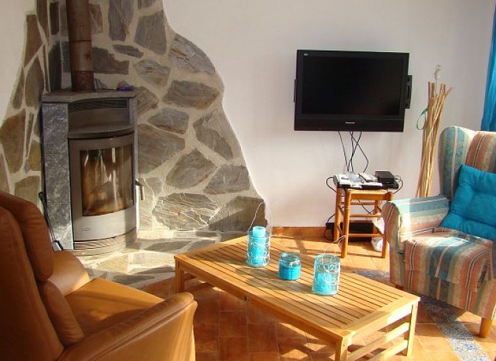 Aangepaste vakantiewoning Casa Peguche in Benitachell, Costa Blanca, Spanje met zwembad en terras omgeven door cactussen.