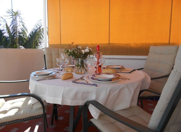 Ontdek Apartamento Caracola, een charmant vakantiehuis in Chipiona, Costa de la Luz, met traditionele architectuur en zonnige omgeving.