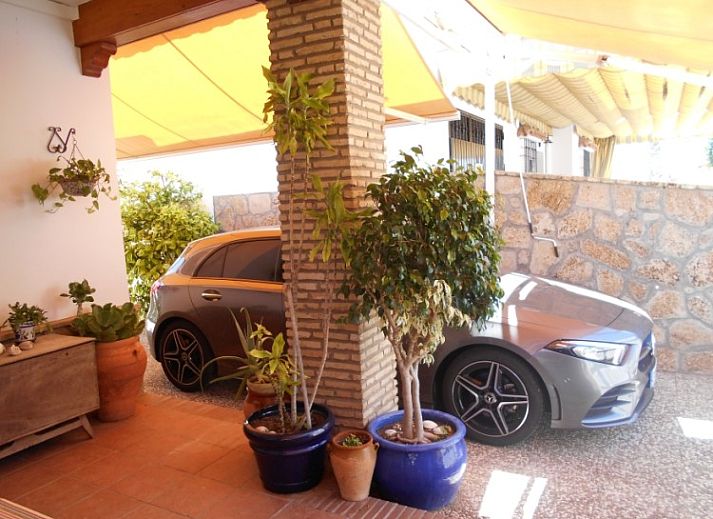 Ontdek Apartamento Caracola, een charmant vakantiehuis in Chipiona, Costa de la Luz, met traditionele architectuur en zonnige omgeving.