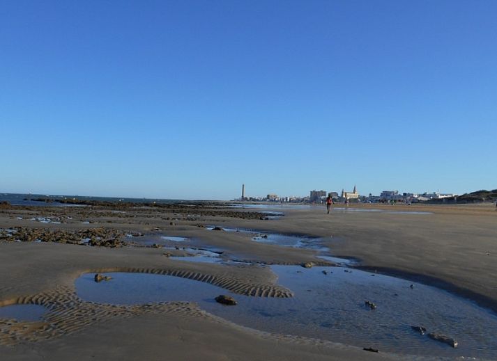 Gezellige woonkamer in Apartamento Caracola, Chipiona, met zonlicht en comfortabele zitruimte aan de Costa de la Luz.