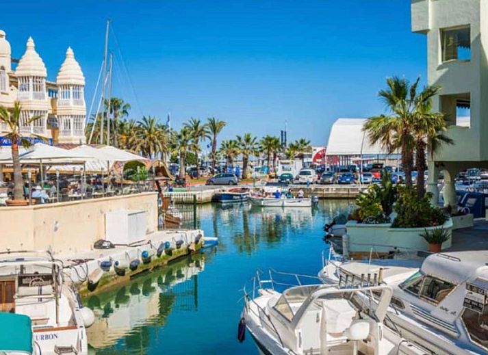 Geniet van het uitzicht op de Middellandse Zee vanaf Benal Beach Appartement in Benalmadena Costa, Costa del Sol, Spanje.