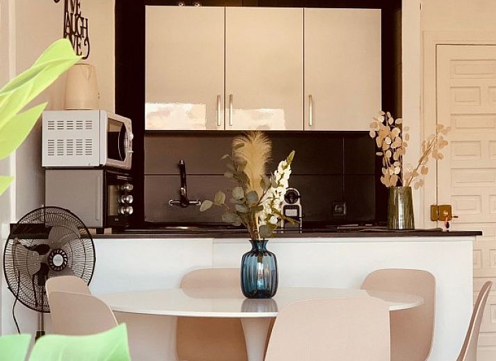 Geniet van het uitzicht op het strand bij Benal Beach Appartement in Benalmadena Costa, Costa del Sol, Spanje.