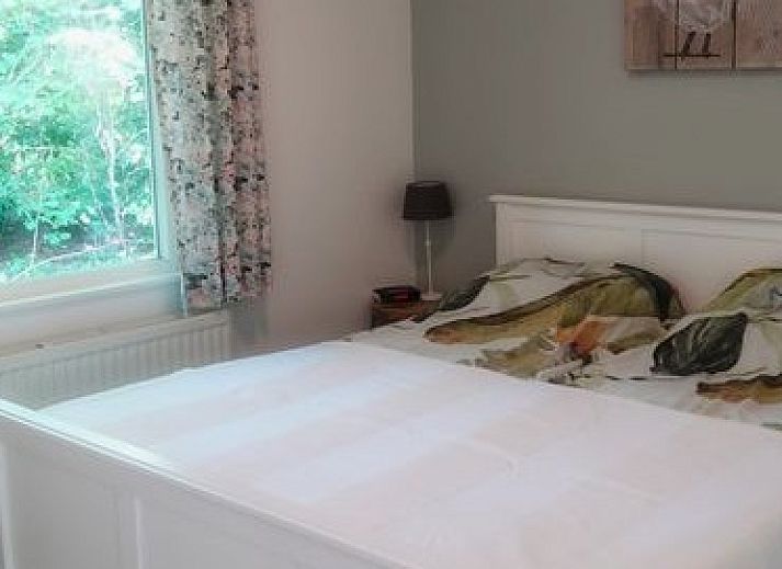 Picknicktafel bij huisje in Ruinen, vakantieaccommodatie in Zuidwest Drenthe.