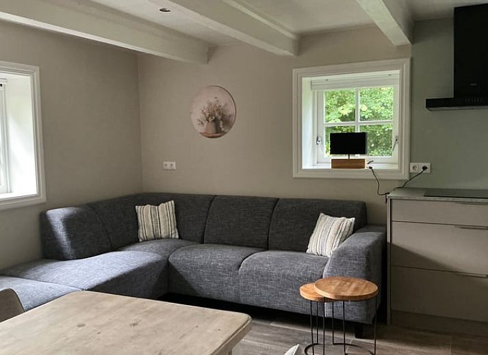 Charmante boerderij-gevel van Vakantiehuis in Nijemirdum, Friese bossen, Friesland.