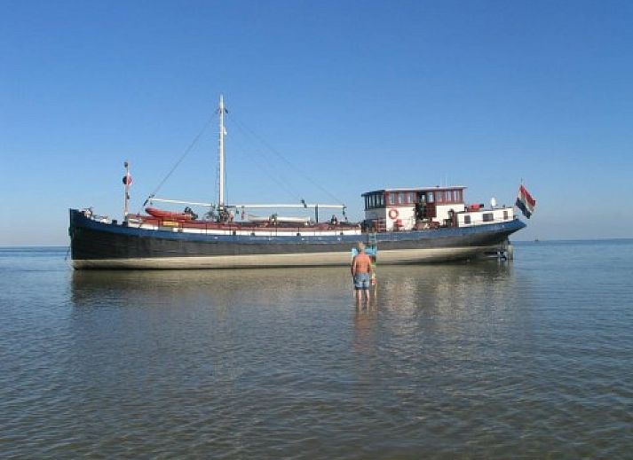 Verblijf 240101 • Boot Friese elfsteden • motorschip Elisabeth 