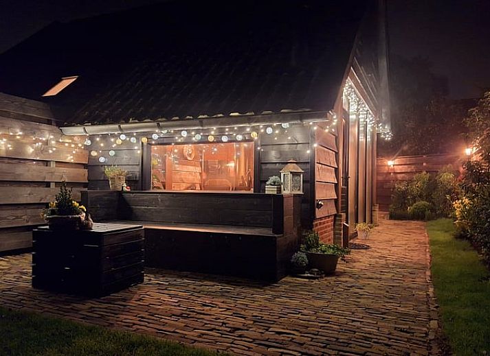 Charmant vakantiehuis in Ternaard met groene tuin op het Friese platteland, Friesland.