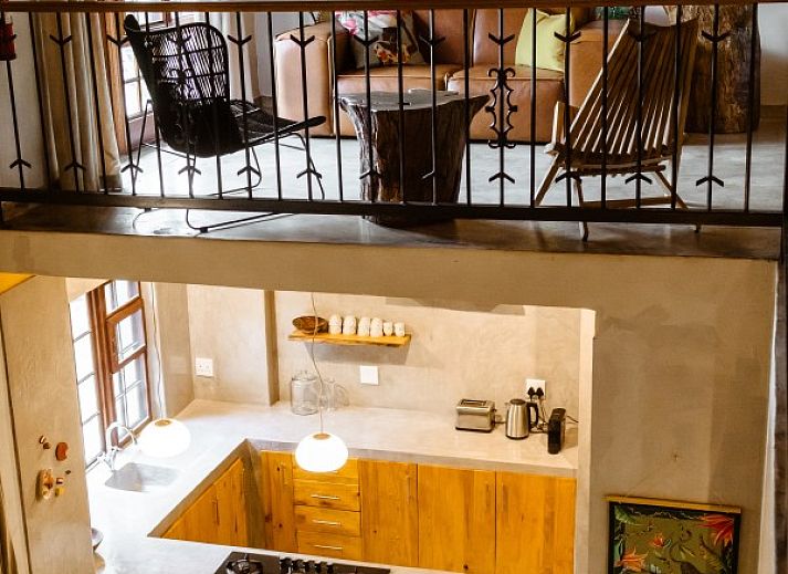 Geniet van de unieke boomhutervaring bij Ons Blyplek, een vakantiehuis in Marloth Park, Mpumalanga, omgeven door prachtige natuur.