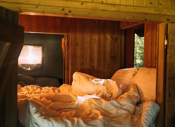 Verblijf 280805 - Tenthuis Rivierengebied - Tenthuisje met warme privédouche naast de tent met Hottub