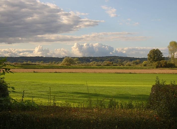 Rustgevend uitzicht op de rivier nabij Vakantiehuis in De Steeg, Veluwe.