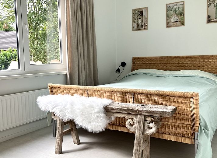 Geniet van luxe in Forest Escape, een natuurhuis met sauna en jacuzzi in Hoeven, Noord Brabant, omgeven door groen en rust.