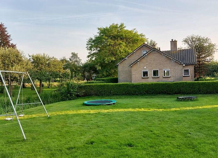 Gezellige woonkamer in Huisje in Westbroek, vakantiehuis in Utrecht met comfortabele zitruimte.