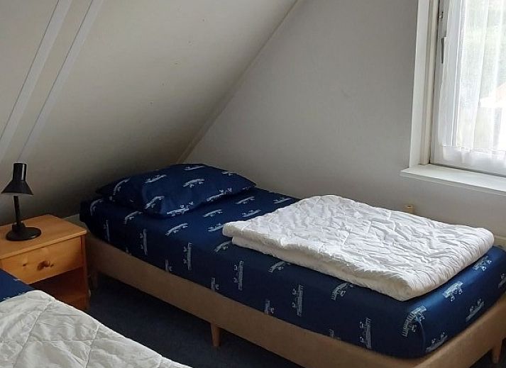 Vooraanzicht van Villa Zeerob in Scharendijke, een charmant vakantiehuis in Zeeland omgeven door groen.
