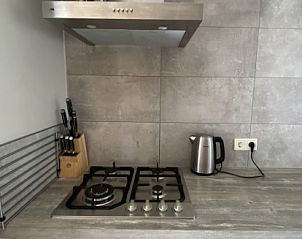 Volledig uitgeruste keuken in Luxe 8 persoons Golf Villa Texel in De Cocksdorp met moderne apparatuur, perfect voor culinaire liefhebbers.