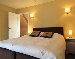 Praktische opbergruimte in Hof ter Harte vakantiehuis, Ieper, West-Vlaanderen met handdoeken en manden.