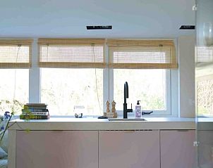 Keuken met veel lichtinval in Zilt aan Zee | Vakantiehuis Texel, De Koog, Waddeneilanden.