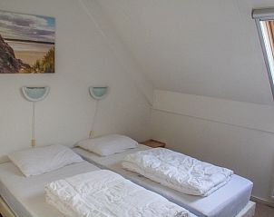Cozy bedroom in bed and breakfast de Eierdop, De Cocksdorp, Texel. Comfortable stay on the Wadden Islands with beautiful skylight.