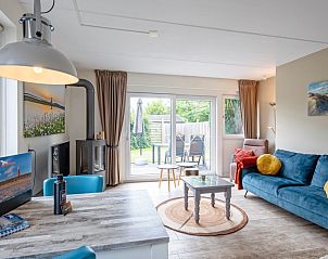 Cozy living room of Wulpenweid 14 Zeehond in De Dennen Texel overlooking the garden.