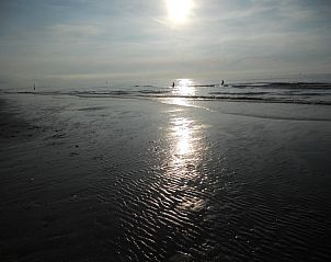 Rustige kustlijn bij Duinendaele aan zee vakantiehuis, Adinkerke - De Panne, Belgische kust.