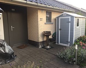 Ingang van Zee en Polder vakantiehuis in Westende, Belgische kust, met charmante tuin.