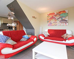 Stijlvolle zithoek in Zee en Polder vakantiehuis, Westende, Belgische kust, met modern interieur.
