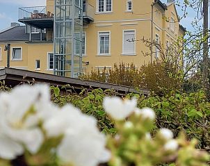 Vakantiehuis in Lippetal met charmante architectuur, omgeven door bloeiende natuur in Noordrijn-Westfalen, Duitsland.