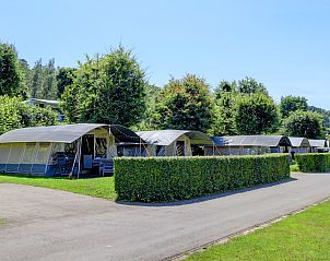 Echternacherbrck Lodge de Luxe in Rijnland-Palts, Duitsland, biedt een charmant verblijf in een glamping lodge omgeven door groene natuur.